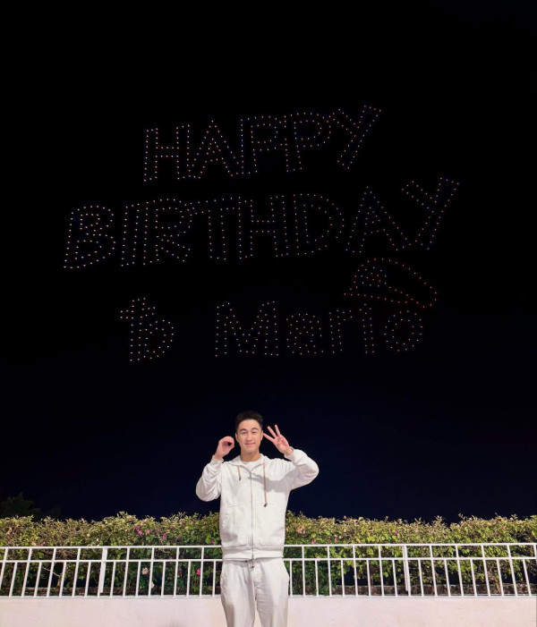 52歲不老香港女神被空姐求合照 毫無歲月痕跡 大讚1舉動超親民 