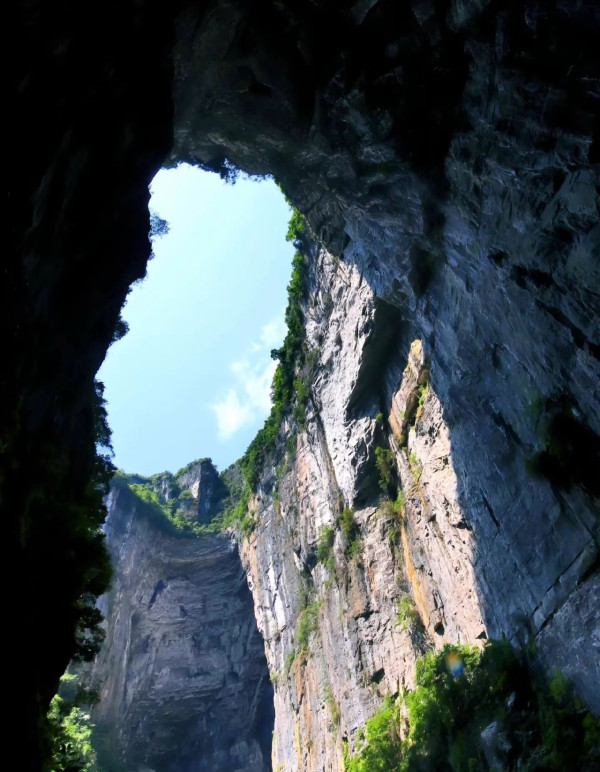 重慶旅遊10大必去特色景點 洪崖洞夜景、 世界文化遺產大足石刻、李子壩輕軌 
