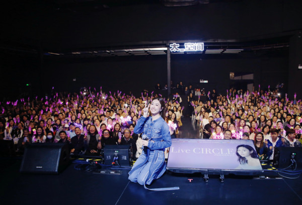 胡定欣無預警宣布結婚曬紐西蘭婚照！醫生老公身份曝光 曾加入無國界醫生 