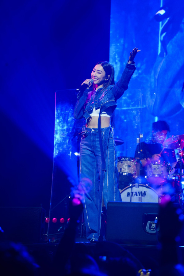 胡定欣無預警宣布結婚曬紐西蘭婚照！醫生老公身份曝光 曾加入無國界醫生 