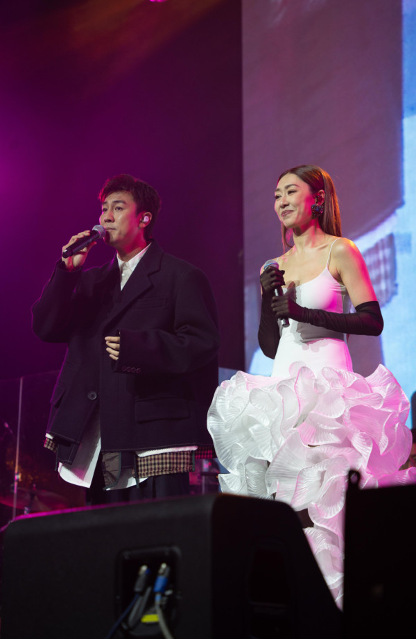 周華健父子內地激罕同框 34歲混血樣超靚仔 原來已出演多部劇集