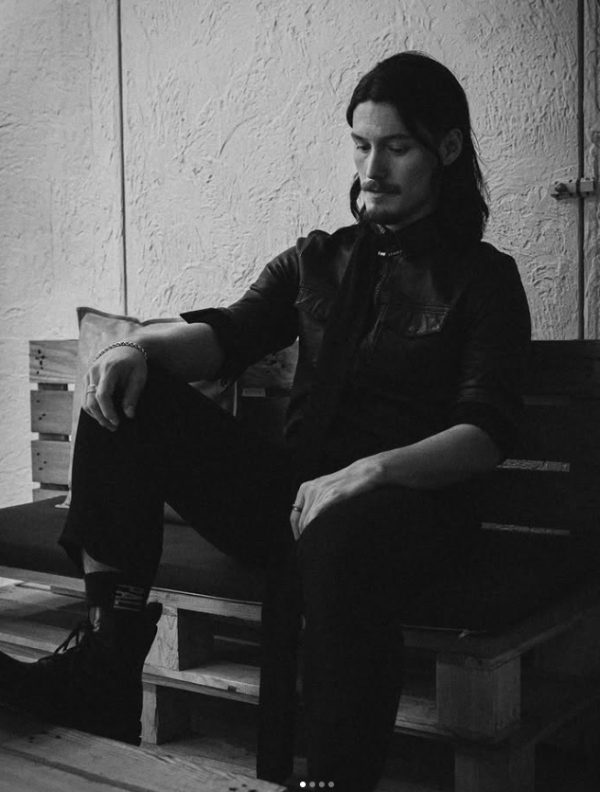 周華健父子內地激罕同框 34歲混血樣超靚仔 原來已出演多部劇集