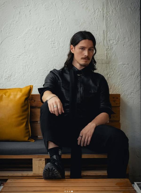 周華健父子內地激罕同框 34歲混血樣超靚仔 原來已出演多部劇集