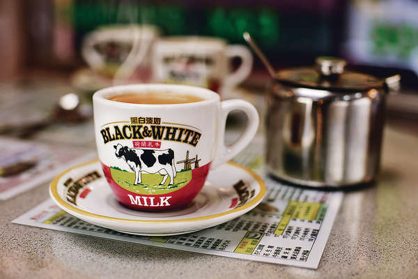 黑白奶茶一連10日免費送港式奶茶！設藝術展參與打卡再送太興奶茶+紀念品