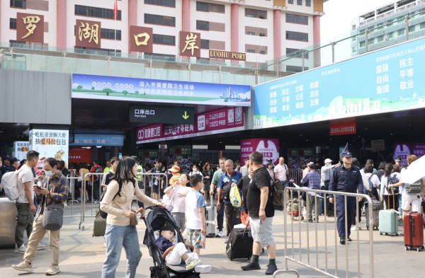 即日起（3月20日），港澳台居民因遺失損毀或忘記攜帶通行證，需要緊急乘坐飛機、火車在內地城市間出行的，可經網上申請電子臨時通行證。（圖片來源：HKET圖片庫）