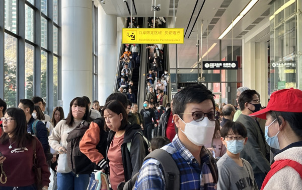 即日起（3月20日），港澳台居民因遺失損毀或忘記攜帶通行證，需要緊急乘坐飛機、火車在內地城市間出行的，可經網上申請電子臨時通行證。（圖片來源：HKET圖片庫）