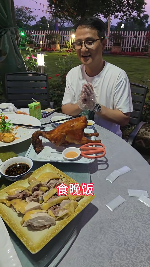 網民偶遇前TVB靚仔藝人蔡子健 大讚友善沒有架子 現轉行於理工大學做講師