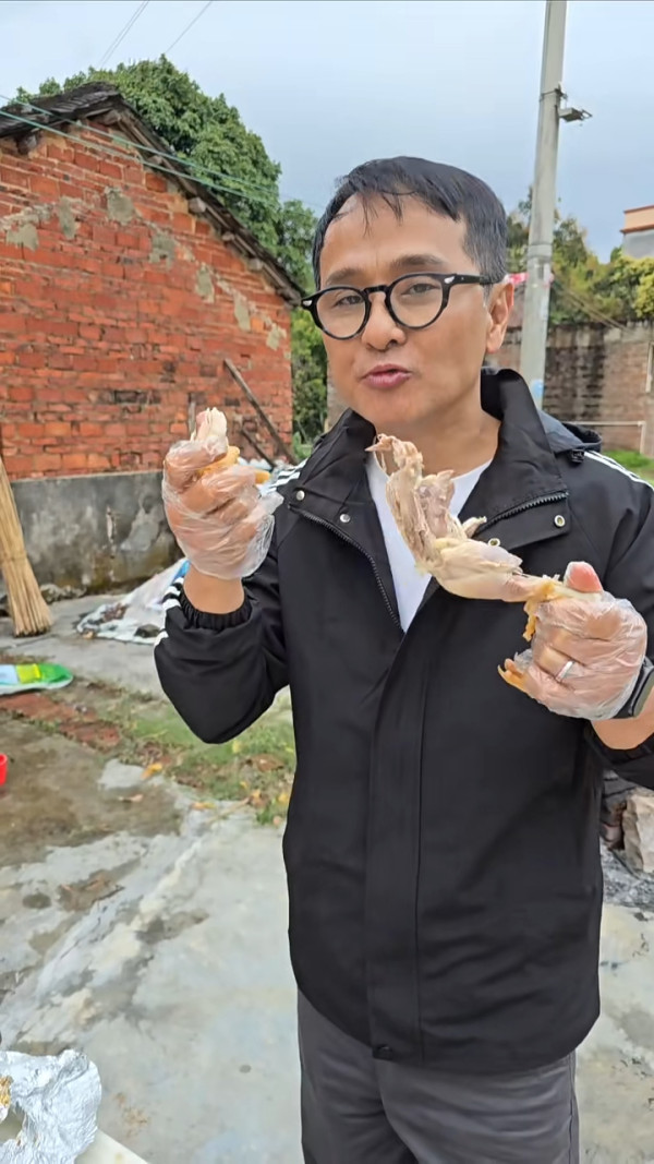 網民偶遇前TVB靚仔藝人蔡子健 大讚友善沒有架子 現轉行於理工大學做講師