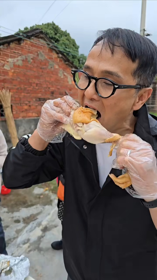 網民偶遇前TVB靚仔藝人蔡子健 大讚友善沒有架子 現轉行於理工大學做講師