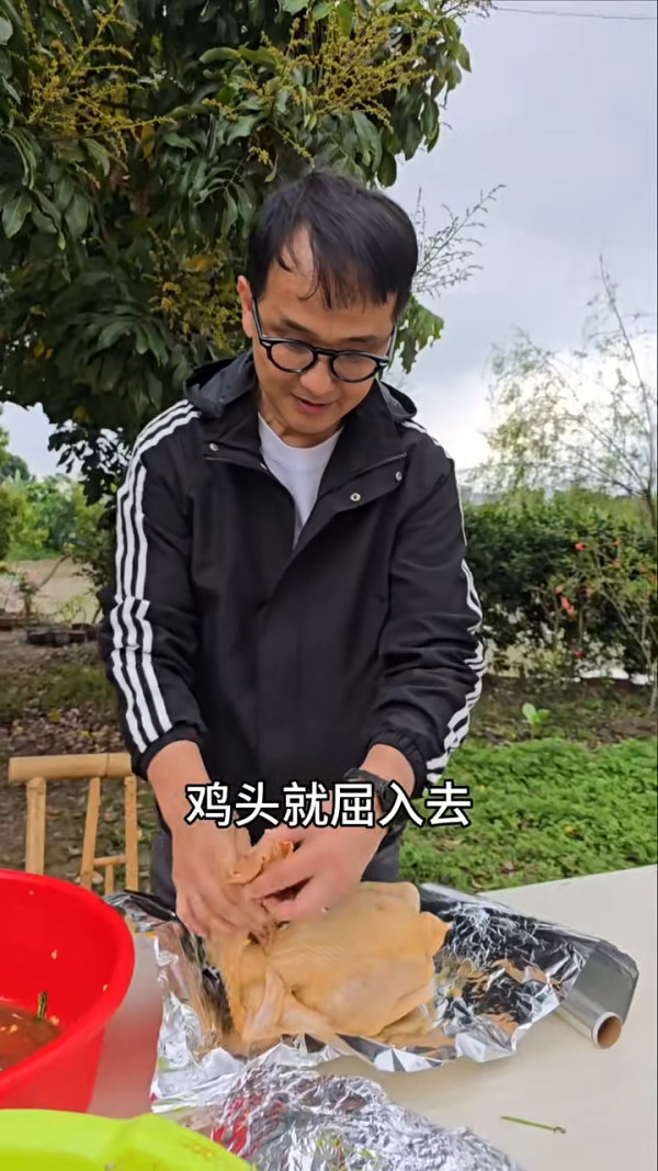 網民偶遇前TVB靚仔藝人蔡子健 大讚友善沒有架子 現轉行於理工大學做講師