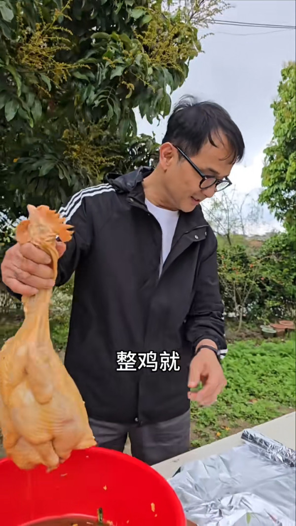 網民偶遇前TVB靚仔藝人蔡子健 大讚友善沒有架子 現轉行於理工大學做講師