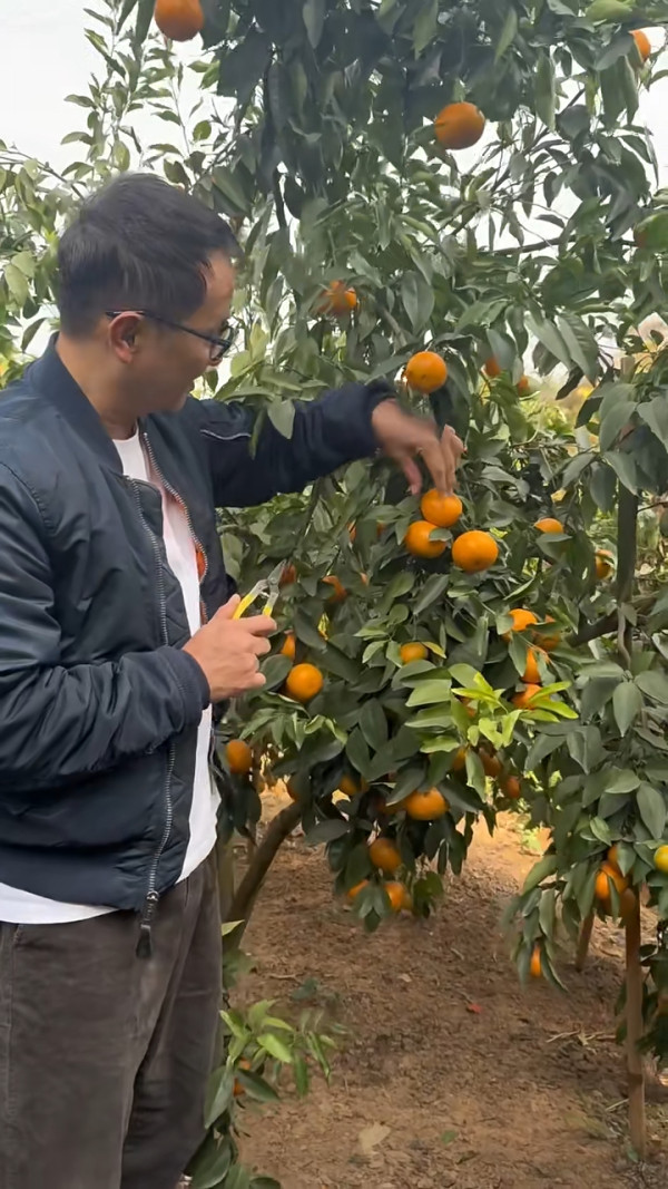 網民偶遇前TVB靚仔藝人蔡子健 大讚友善沒有架子 現轉行於理工大學做講師