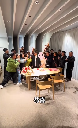 網民偶遇前TVB靚仔藝人蔡子健 大讚友善沒有架子 現轉行於理工大學做講師