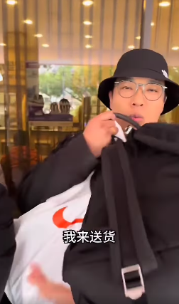 網民偶遇前TVB靚仔藝人蔡子健 大讚友善沒有架子 現轉行於理工大學做講師