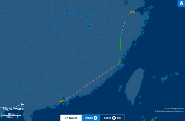 港航客機飛行途中行李架冒煙! 疑乘客尿袋起火 急降福州機場