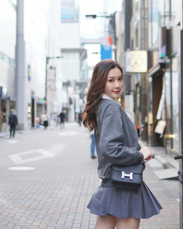 陳詩欣亦有入手一眾女星都愛用的Hermès Constance手袋。
