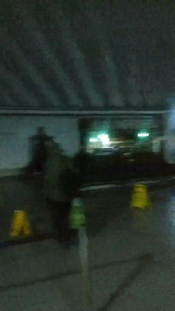 有片|倫敦希斯路機場變電站大火 機場大規模停電全日關閉