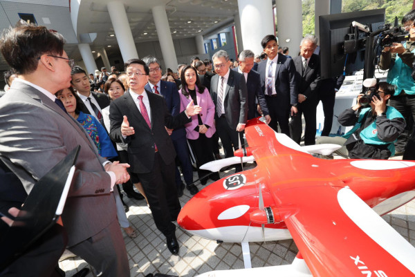 低空經濟「監管沙盒」首批名單出爐，涵蓋無人機配送、建築保養、搜救工作等。（圖片來源：李家超Facebook）