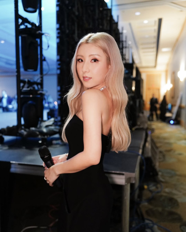 前TVB女藝人離巢後尺度升級谷胸谷上癮！泳衣照放題背光效果令人噴鼻血