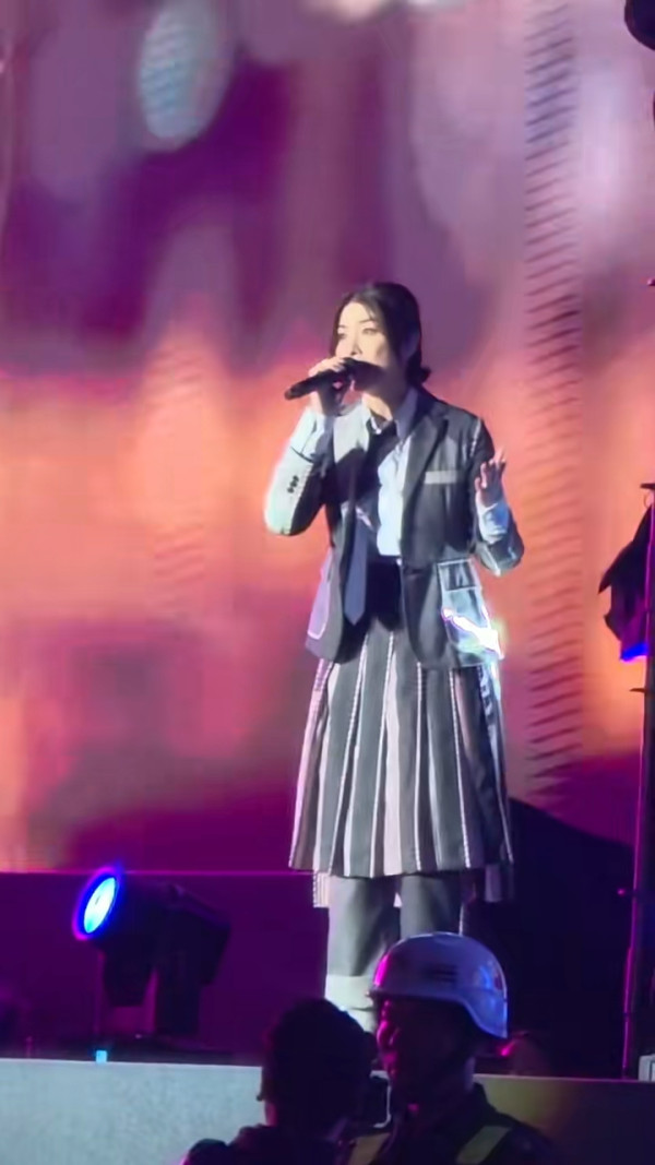 52歲不老香港女神被空姐求合照 毫無歲月痕跡 大讚1舉動超親民 