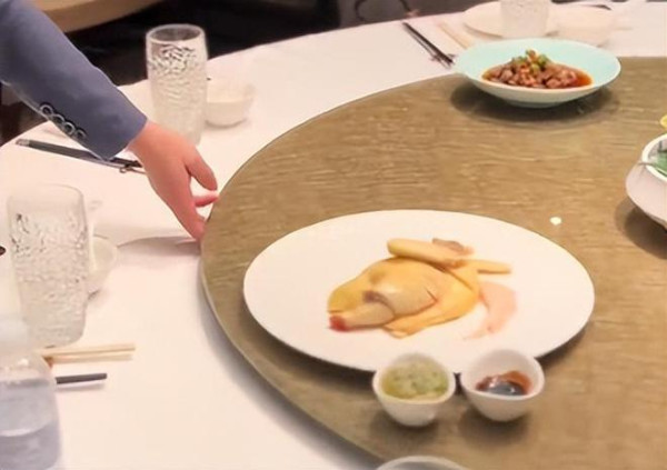 連鎖餐廳賣天價福州炒飯！連茶位3位數埋單／跟餐可樂成網民焦點