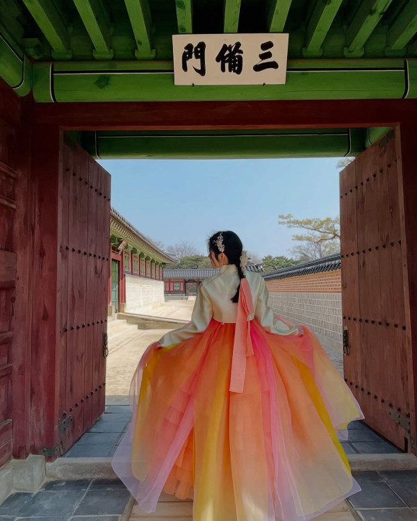 聲夢小花遊韓打卡被封「港版大長今」 港大醫科生與同屆男學員蜜運中