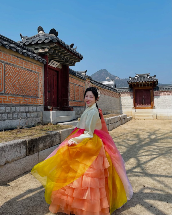 聲夢小花遊韓打卡被封「港版大長今」 港大醫科生與同屆男學員蜜運中