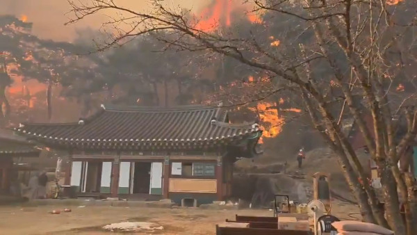 遊韓注意｜韓國各地山火持續 至少4名消防員殉職 有千年古寺被燒毀 