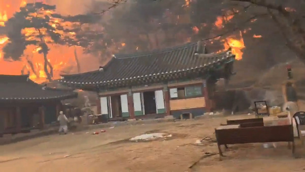 遊韓注意｜韓國各地山火持續 至少4名消防員殉職 有千年古寺被燒毀 