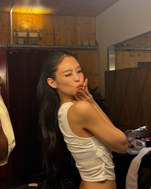 網友睇Jennie演唱會後座遇金智媛！超近距離生圖！1舉動極親民！ 