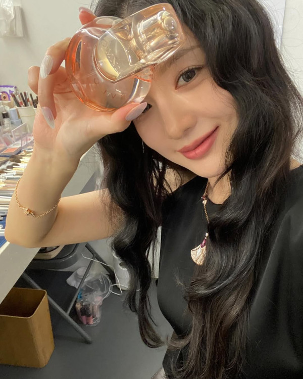 網友睇Jennie演唱會後座遇金智媛！超近距離生圖！1舉動極親民！ 