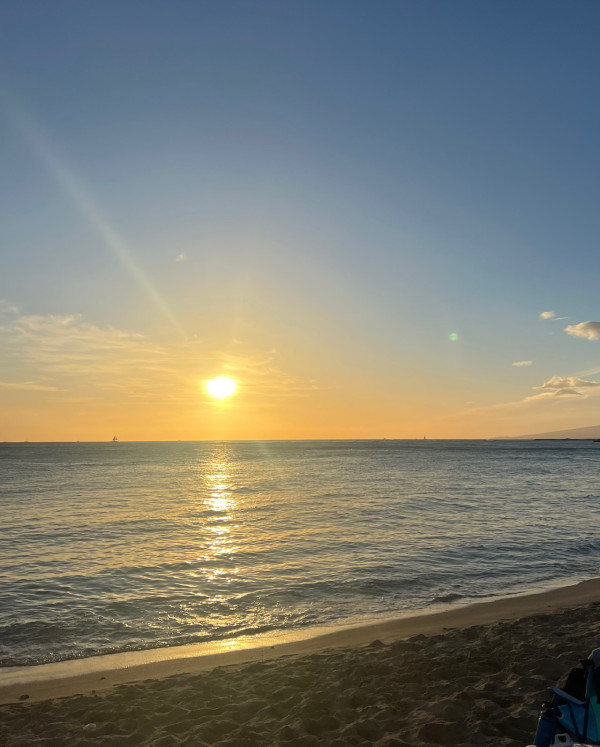 36歲TVB離巢女星譚嘉儀暢遊夏威夷 晒桃紅色泳衣美照 火辣身材震驚網民：好Sharp好正 