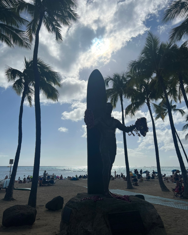 36歲TVB離巢女星譚嘉儀暢遊夏威夷 晒桃紅色泳衣美照 火辣身材震驚網民：好Sharp好正 