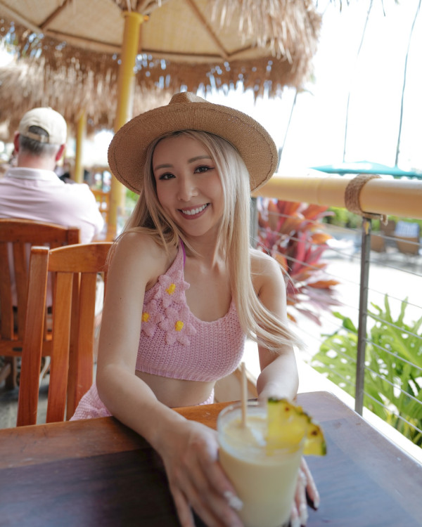 36歲TVB離巢女星譚嘉儀暢遊夏威夷 晒桃紅色泳衣美照 火辣身材震驚網民：好Sharp好正 