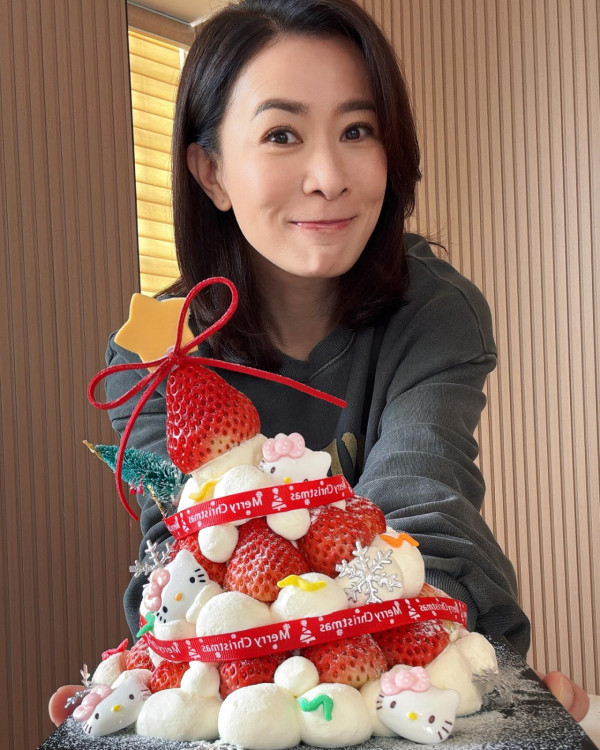 佘詩曼去年新居入伙山頂複式豪宅曝光 樓底高聳飯廳極闊落盡顯女王氣派