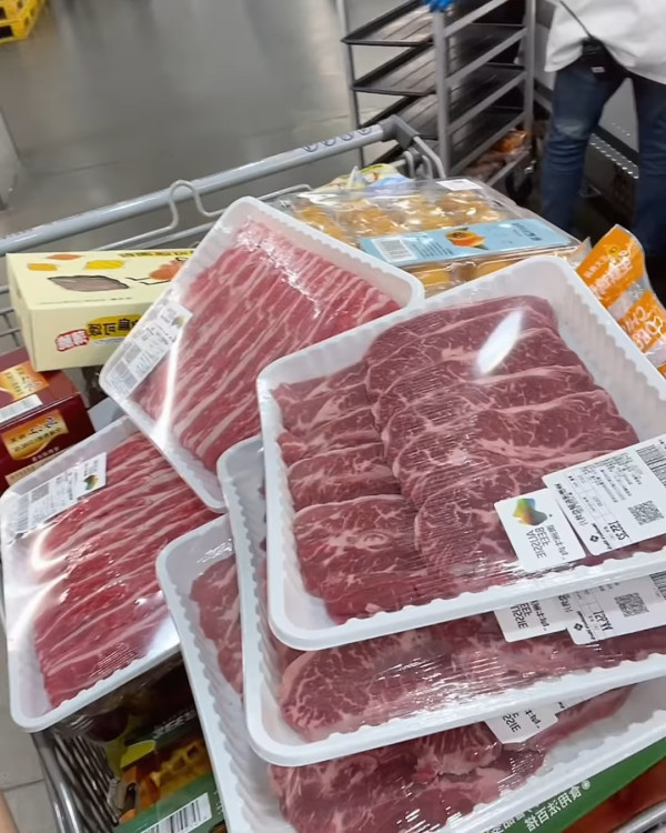 「七魔女」性感成員深圳山姆爆買! 購物車1物惹討論 網民:乜可以過關咩?