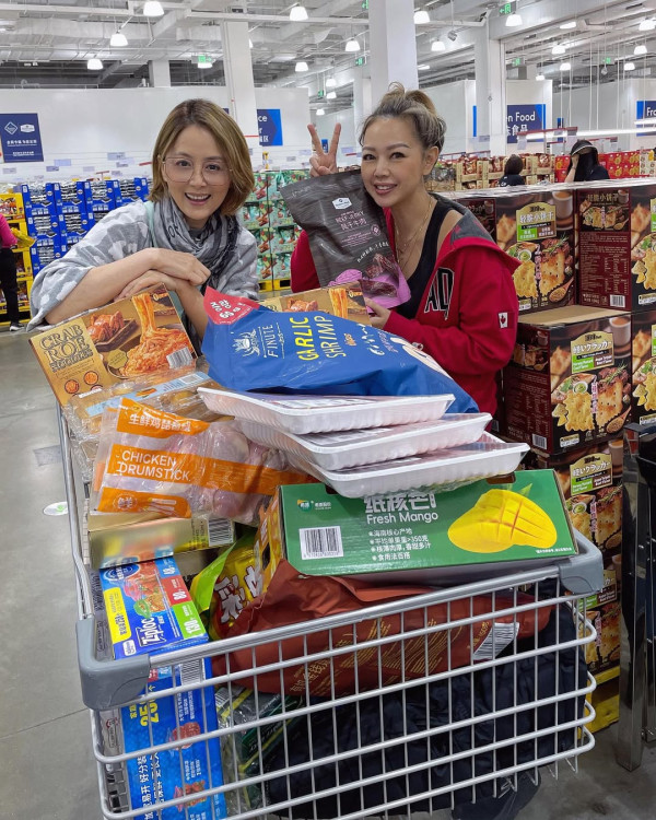 「七魔女」性感成員深圳山姆爆買! 購物車1物惹討論 網民:乜可以過關咩?