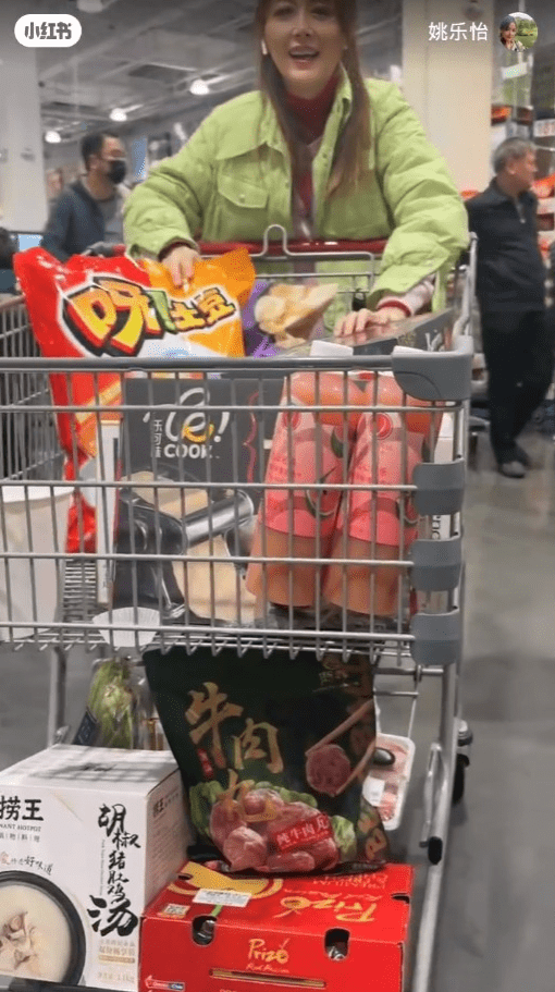 「七魔女」性感成員深圳山姆爆買! 購物車1物惹討論 網民:乜可以過關咩?