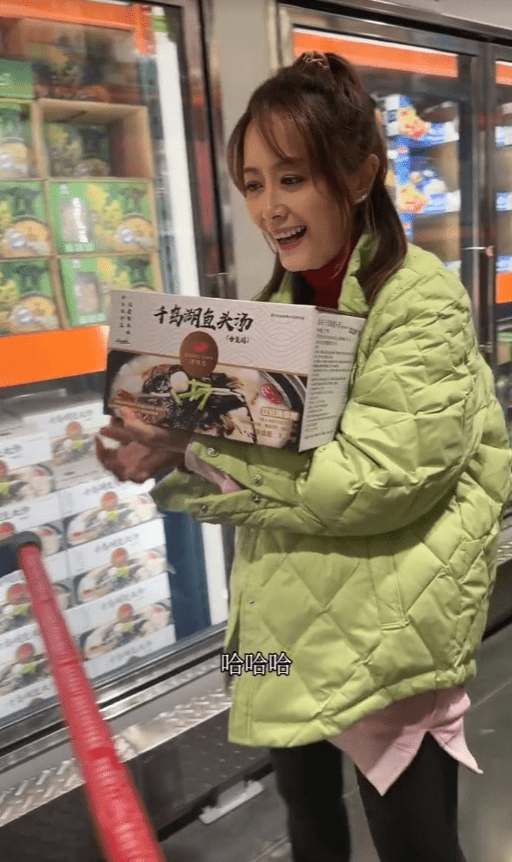 「七魔女」性感成員深圳山姆爆買! 購物車1物惹討論 網民:乜可以過關咩?