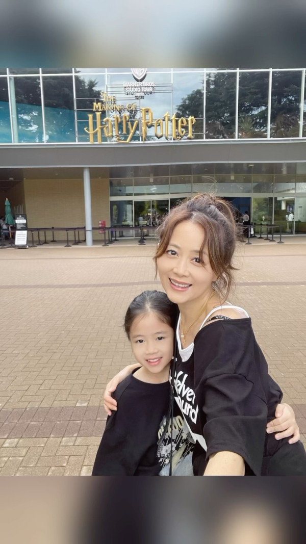 「七魔女」性感成員深圳山姆爆買! 購物車1物惹討論 網民:乜可以過關咩?