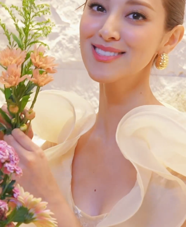 陳凱琳夫妻馬來西亞合體放閃 著全身透視晚裝 鄭嘉穎化身跟得老公 