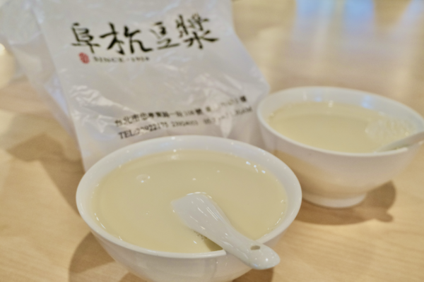 台北早餐豆漿店10間推薦！人氣阜杭豆漿＋脆皮蛋餅＋15cm爆餡饅頭 