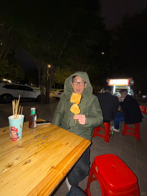 TVB綠葉王李國麟攜女逛福州美食街 仙氣長髮撞樣蔡卓妍 透露進軍演藝界