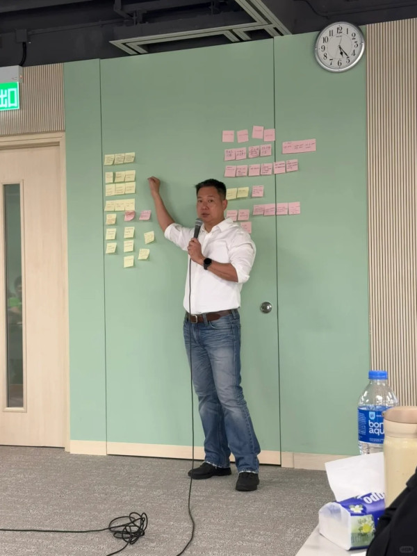 網民偶遇前TVB靚仔藝人蔡子健 大讚友善沒有架子 現轉行於理工大學做講師