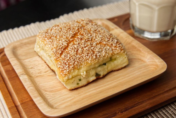 台北早餐豆漿店10間推薦！人氣阜杭豆漿＋脆皮蛋餅＋15cm爆餡饅頭 