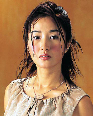 關詠荷罕有現身兌現20年前粉絲約定 淡出多年凍齡狀態驚艷全場