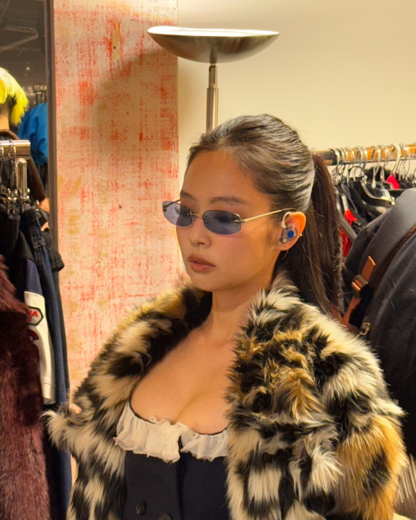 網友睇Jennie演唱會後座遇金智媛！超近距離生圖！1舉動極親民！ 