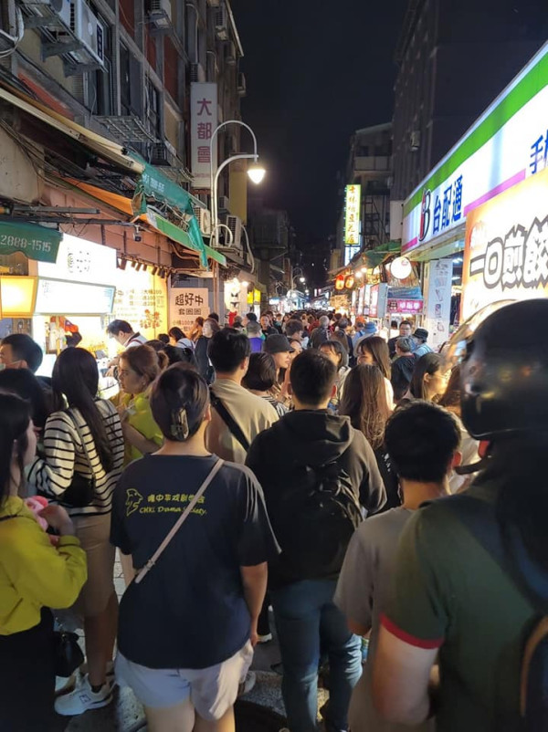 士林夜市（圖片來源︰Facebook@士林夜市商圈 Shilin Night Market）