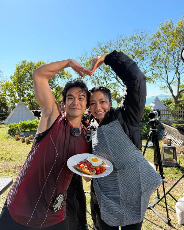 石修新抱林佑蔚遊布吉大晒火辣美照 曾為有線主播 已生一胎作風依然大膽