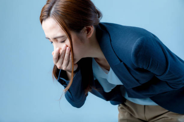 中年漢用隔夜飯炒飯致食物中毒！器官衰竭嚴重休克入ICU險死／醫生：4食物切忌過夜